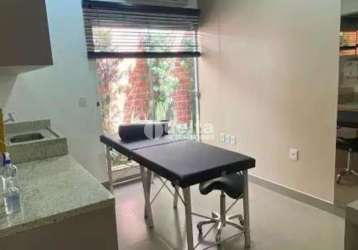 Casa comercial disponível para locação/venda no bairro granada em uberlândia-mg