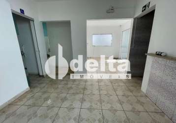 Casa comercial disponível para locação/venda no bairro santa mônica em uberlândia-mg