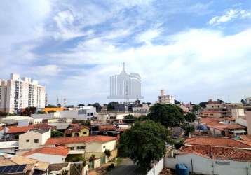 Apartamento 2 + 1 dormitórios, sendo 1 suíte, ampla sala com sacada e sol da manhã, vista pra torre do castelo