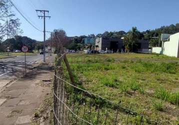 Esquina comercial de 1.900m² na entrada da cidade