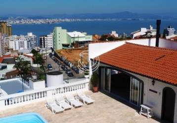 Linda casa de 3 dormitórios no centro de florianópolis