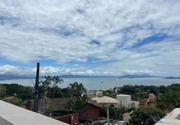 Linda casa residencial de 4 dormitórios no centro de florianópolis