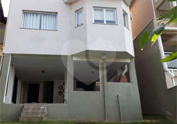 Casa em condomínio fechado com 3 quartos à venda na rua sabiá, 975, suru, santana de parnaíba, 280 m2 por r$ 1.300.000