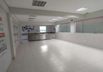 Prédio comercial com 03 andares