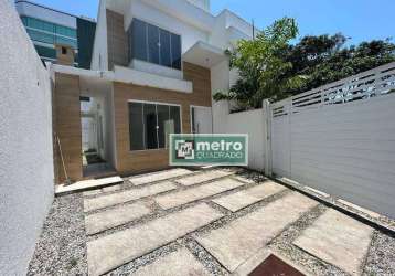 Venda de casa duplex - costazul - rio das ostras-rj - 4 dormitórios, sendo 1 suíte  - 3 banheiros - sala ampla com dois ambientes - cozinha - área de