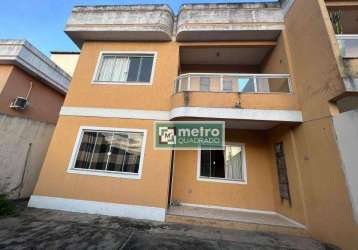 Venda de casa duplex - costazul - rio das ostras-rj - 3 dormitórios, sendo 2 suítes - 3 banheiros - sala ampla com dois ambientes - cozinha - área de