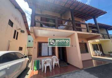 Linda casa duplex!! composta por 2 quartos (sendo 2 suítes), banheiro, sala, cozinha com armário na pia, armário nos banheiros, área de serviço; sala,