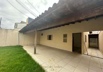 Casa com 3 quartos à venda no santa rosa, uberlândia  por r$ 550.000