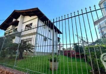 Casa 7 dormitórios 4 vagas na ponta aguda!