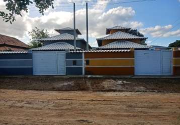 Casa em meio terreno em jaconé