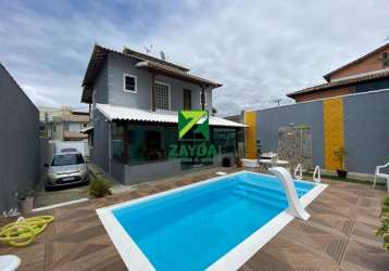 Casa duplex independente, com 02 suítes e piscina, no bairro cidade praiana em rio das ostras.