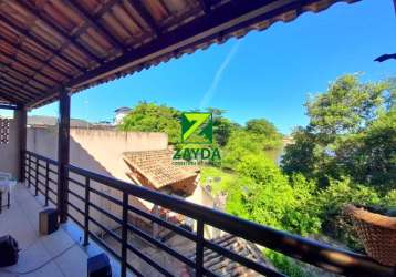 Casa duplex com vista para prainha, no centro em barra de são joão.