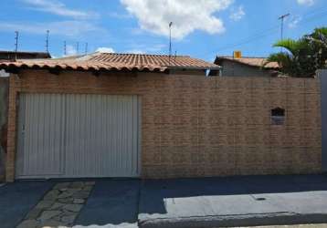 Casa em goiânia 3 quartos, 1 suíte, 2 salas 122m²