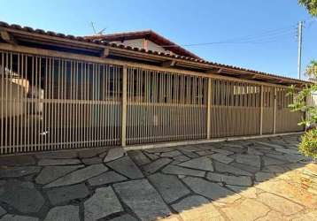 Casa 4 q, 3 suítes, banheiras, sauna, piscina, churrasqueira no jd américa