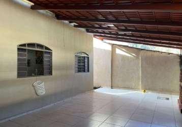 Casa à venda com 3 quartos, 117 m²