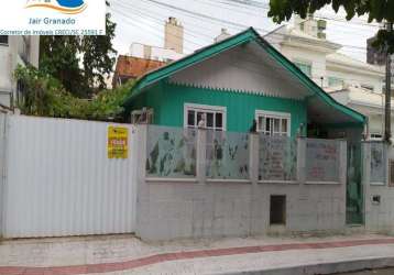 Linda casa de alvenaria em balneário camboriú