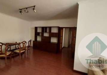 Apartamento, com 3 dormitórios, sendo 1 suíte, com armários embutidos.