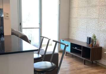 Apartamento bem localizado, com 57m² em andar alto