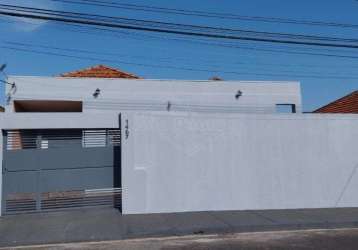 Casa com 3 quartos à venda na avenida bandeirantes, 1467, centro, araraquara, 145 m2 por r$ 400.000