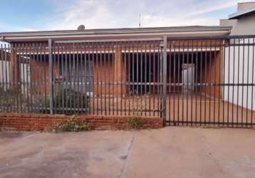 Casa com 3 quartos à venda na rua domingos barbieri, 496, vila harmonia, araraquara, 174 m2 por r$ 650.000