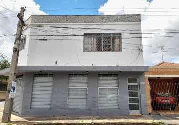 Casa com 3 quartos para alugar na avenida barroso, 1082, centro, araraquara, 107 m2 por r$ 1.100