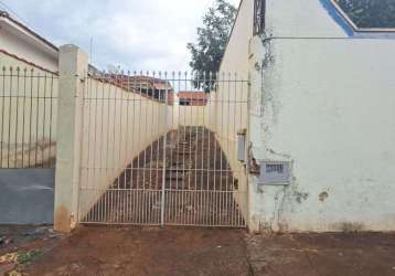 Casa com 2 quartos para alugar na rua américo danielli, 549, parque laranjeiras, araraquara, 76 m2 por r$ 700