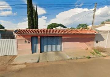 Casa com 4 quartos à venda na avenida xavier de mendonça, 398, centro, santa lúcia, 183 m2 por r$ 900.000