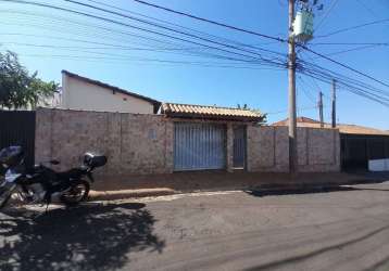 Casa com 1 quarto à venda na rua joão gurgel, 354, jardim do carmo, araraquara, 94 m2 por r$ 400.000