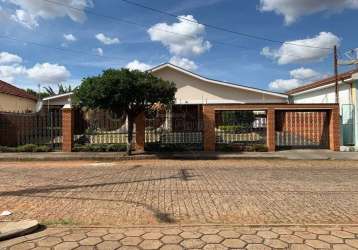 Casa com 3 quartos à venda na rua princesa izabel, 718, vila xavier (vila xavier), araraquara, 425 m2 por r$ 1.130.000