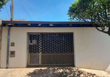 Casa com 2 quartos para alugar na avenida torello dinucci, 260, jardim dos manacás, araraquara, 106 m2 por r$ 970