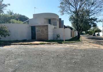 Casa com 3 quartos para alugar na rua assad azzem, 180, cidade jardim, araraquara, 234 m2 por r$ 3.900