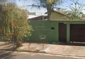 Casa com 3 quartos à venda na rua doutor josé de freitas madeira, 985, jardim roberto selmi dei, araraquara, 157 m2 por r$ 300.000