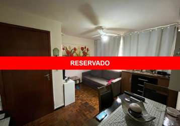 Lindo apartamento térreo aconchegante com 2 dormitórios em curitiba - ótima localização!