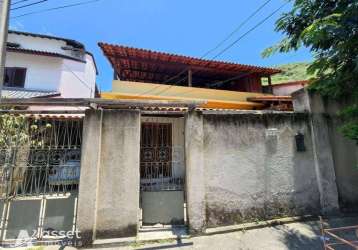 Asset imóveis vende casa com 6 quartos (2suítes), 360m², por r$ 950.000 - pe pequeno - niterói/rj