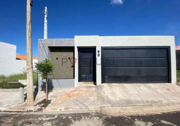 Imperdível oportunidade de casa para venda ou locação em marília-sp, bairro sérgio roim (padre nóbrega) com 3 quartos, 1 suíte, 1 sala, 2 banheiros e 2 vagas de garagem!