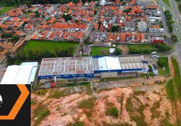 Galpão industrial para locação no bairro cajuru em sorocaba há 3km da rodovia castelo branco com 8.300 m2 de terreno e 7.032 m2 de área construída.