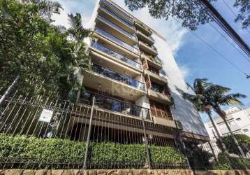 Apartamento com 4 dormitórios com uma suíte master com banheira, amplo living com sacada , sala de estar, sala de jantar, possui 298 metros privativos , posição solar leste, norte e oeste, com churras