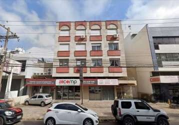 Apartamento de dois quartos no bairro navegantes, reformado, sala, banheiro social, cozinha planejada com churrasqueira, área serviço conjugada.permanece no imóvel os moveis da cozinha e do dormitório