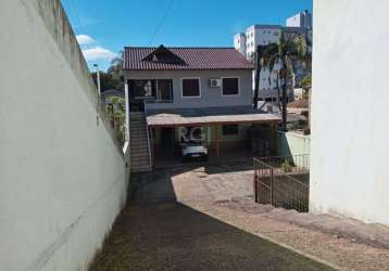 Casa em condomínio pequeno (de 4 casas ), no bairro cristo redentor, em poa, próximo ao shopping bourbon wallig, , 2 vagas cobertas para carros, churrasqueira, varanda, cozinha americana, 3 dorms (c/ 