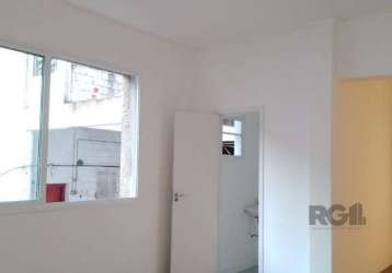 Raridade: apartamento ( 3 ) três dormitórios - reformado - desocupado - frente - &lt;br&gt;apartamento com três dormitórios, um deles com sacada, banheiro social e lavabo, hall de entrada, amplo livin