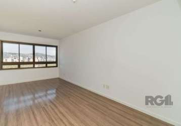 Ótimo apartamento de 62m² no jardim do salso! o imóvel conta com 2 dormitórios sendo 1 suíte,  banheiro social com ventilação natural, amplo living para dois ambientes, cozinha com churrasqueira, área