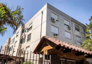 Apartamento com 2 dormitórios e dependência, semi-mobiliado, localizado na dr. pereira neto 2.200, espaçoso e ensolarado. vaga de garagem coberta e escriturada, portaria 24horas e salão de festas. pre