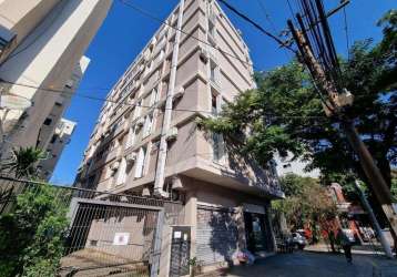 Vende com exclusividade, apartamento de 02 dormitórios, sala, cozinha, banheiro e área de serviço. localizado no bairro floresta. próximo a supermercado rissul, farmácias, restaurantes, bancos e comér