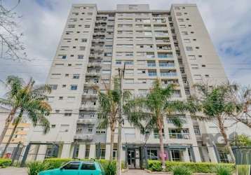 Vende-se belo apartamento , 3 dormitórios (transformado em 2), suíte, living amplo, banho social, cozinha americana com churrasqueira, área de serviço independente, 1 vaga de garagem descoberta..&lt;b