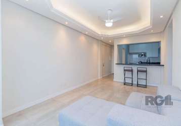 Apartamento mobiliado de três quartos, dois banheiros, living amplo com sacada fechada. conta com cozinha e área de serviço.&lt;br&gt;vista maravilhosa no 13 andar!!&lt;br&gt;totalmente reformado ( pi