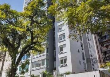 Excelente apartamento com três dormitórios e uma suíte. posição solar privilegiada com uma bela vista em andar alto, á 100 metros da carlos gomes. são dependências muito bem distribuídas num espaço ge