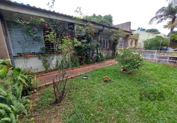 Casa em condomínio - imóvel com 89,39 m² de área construída, composto por 3 dormitórios, living, banheiro social e cozinha com copa. pátio com churrasqueira, árvores frutíferas, inclusive parreiral de