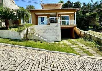 Seu refúgio em pedra da mata: casa com 3 quartos e lazer completo!