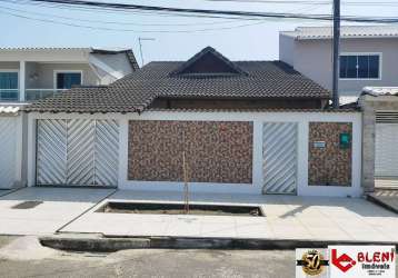 Casa linear com 3 quartos com piscina em condomínio fechado - santa cruz-rj