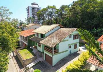 Casa com 4 dormitórios à venda, 245 m² por r$ 1.450.000,00 - itacorubi - florianópolis/sc